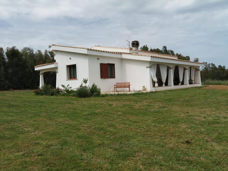 Property building, Day, Natural landscape, Garden, Garden view
