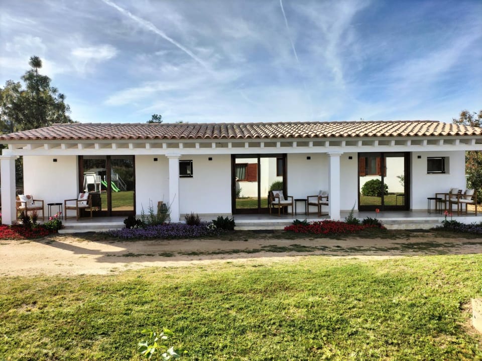 Property building, Day, Garden, Garden view