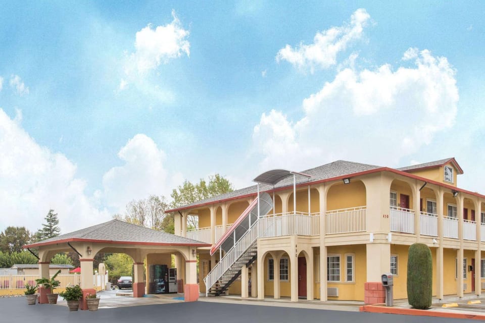 Property building, Day, On site, Time of day