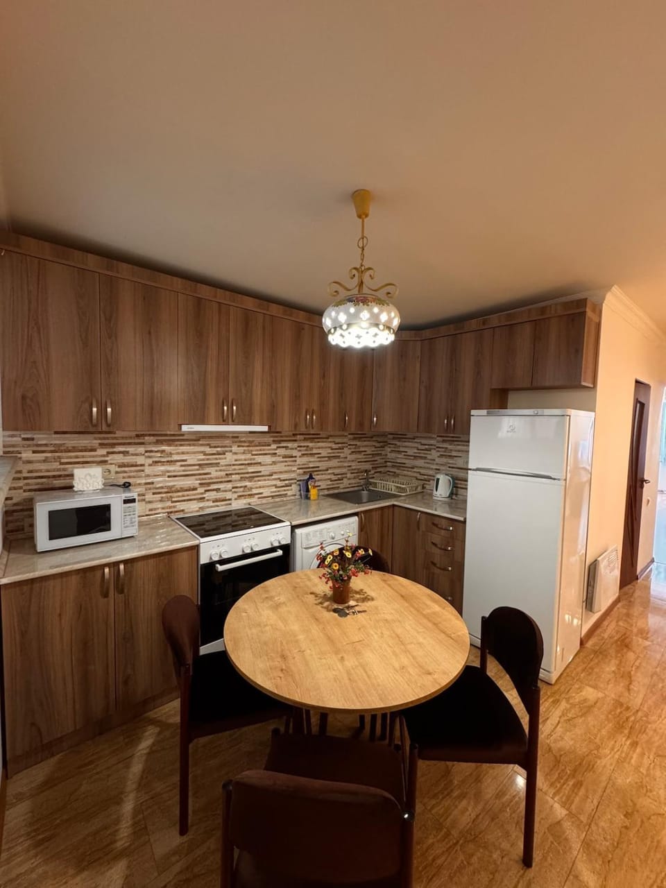 Kitchen or kitchenette, Dining area, oven, stove