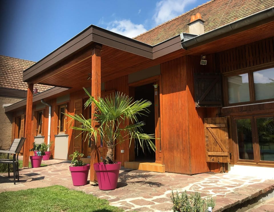 Patio, Facade/entrance