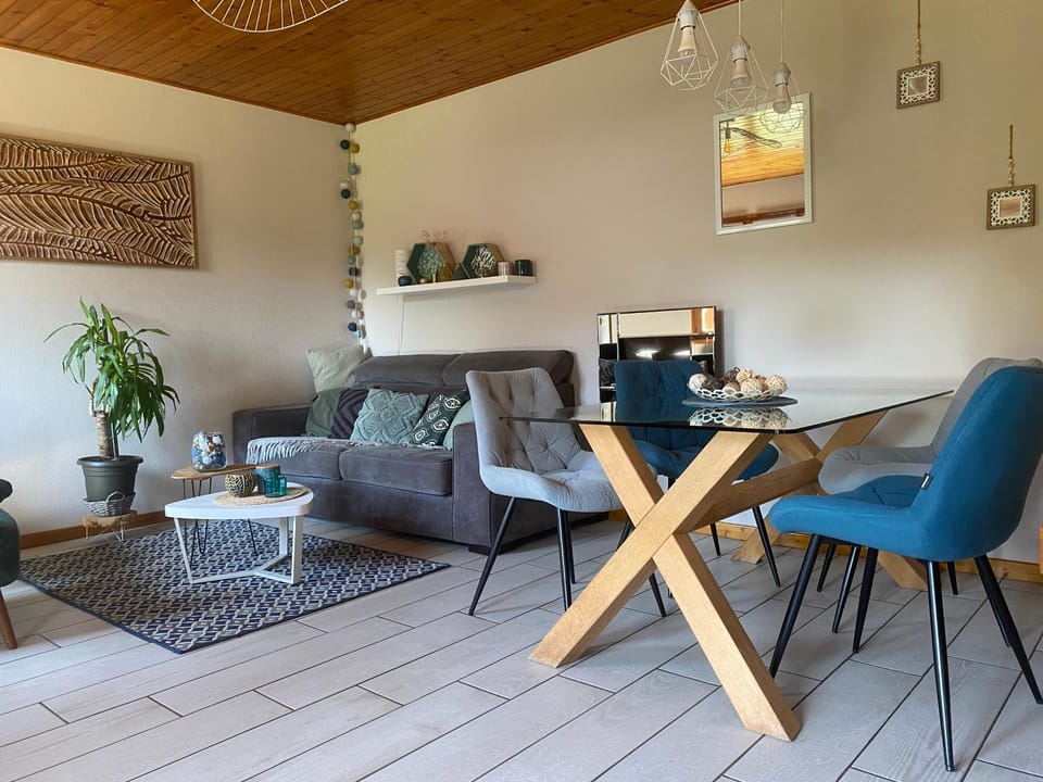Living room, Seating area, Dining area