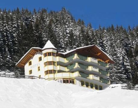 Property building, Facade/entrance, Winter