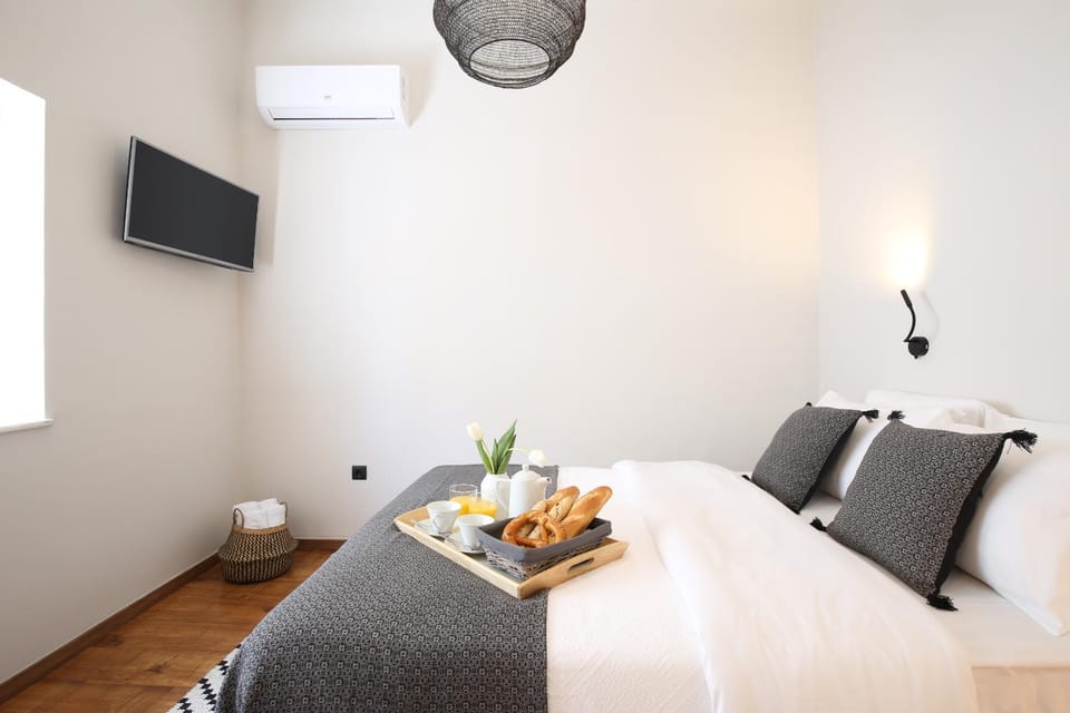Bed, TV and multimedia, Bedroom, air conditioner