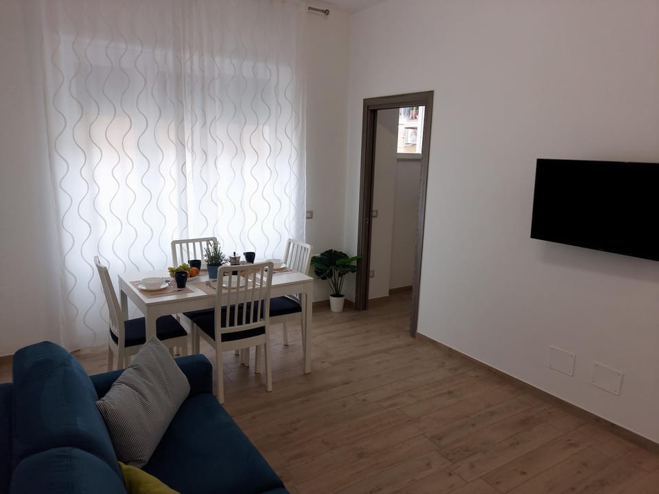 TV and multimedia, Living room, Dining area