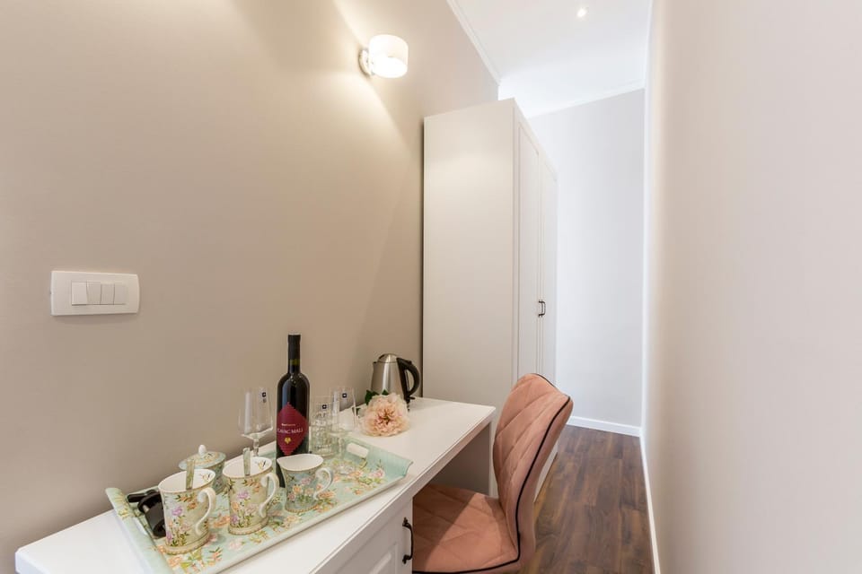 Coffee/tea facilities, Seating area
