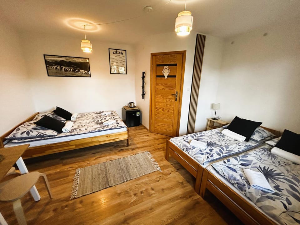 Bed, Other, Other, Other, Photo of the whole room, Seating area, Bedroom, towels, towels