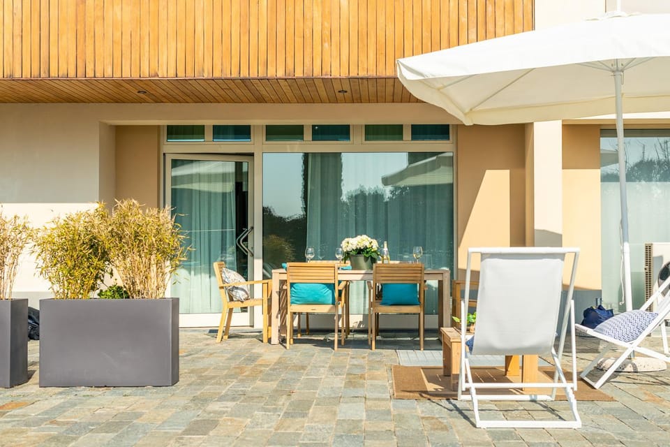 Property building, Patio, Day, sunbed