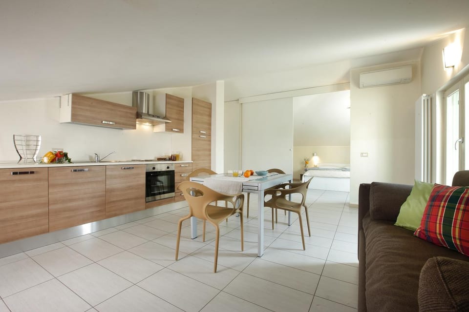 Kitchen or kitchenette, Living room, Seating area, Dining area, stove