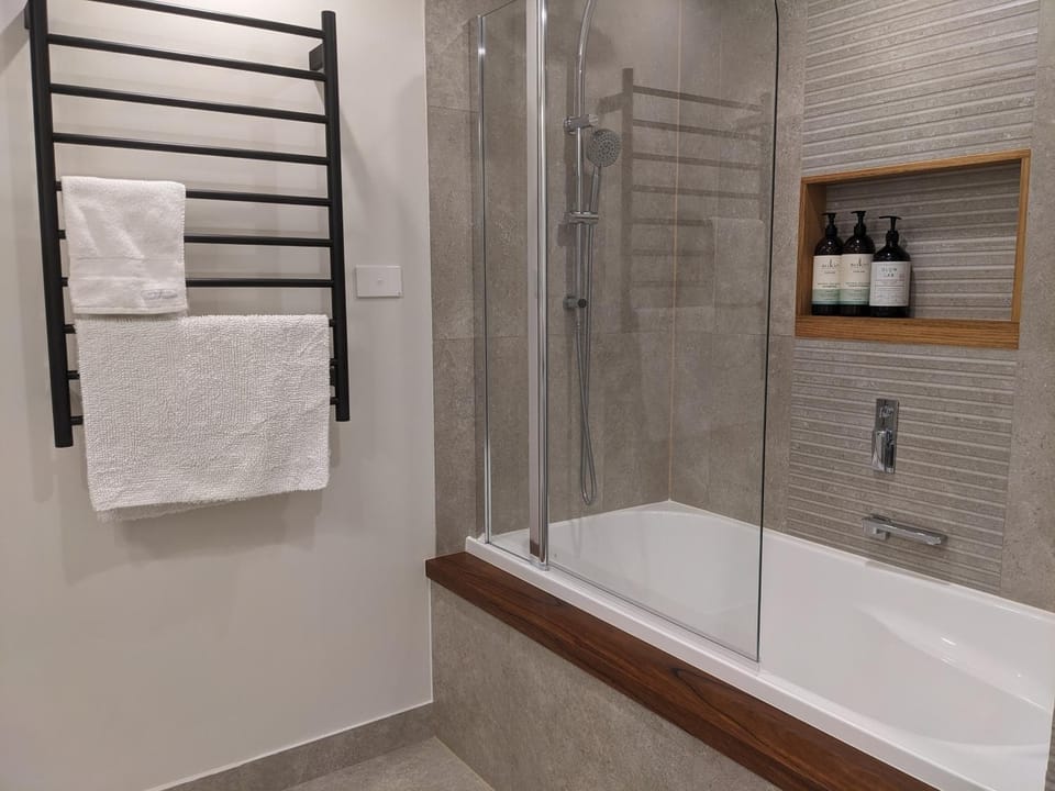Shower, Bathroom, Bath, towels