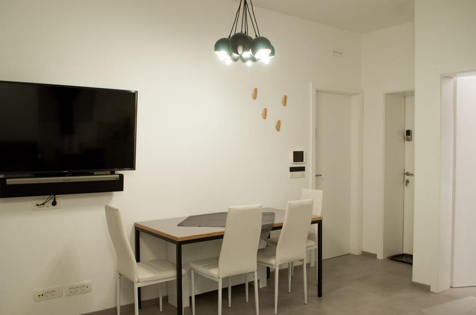 TV and multimedia, Kitchen or kitchenette