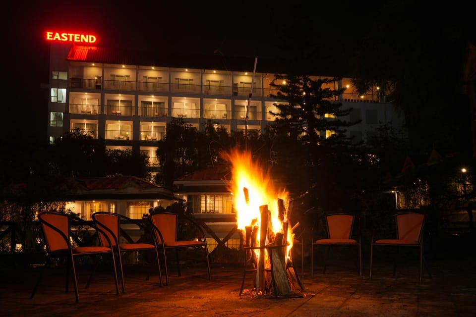 Property building, Night, Activities, Activities, Seating area, Evening entertainment, Evening entertainment, fireplace
