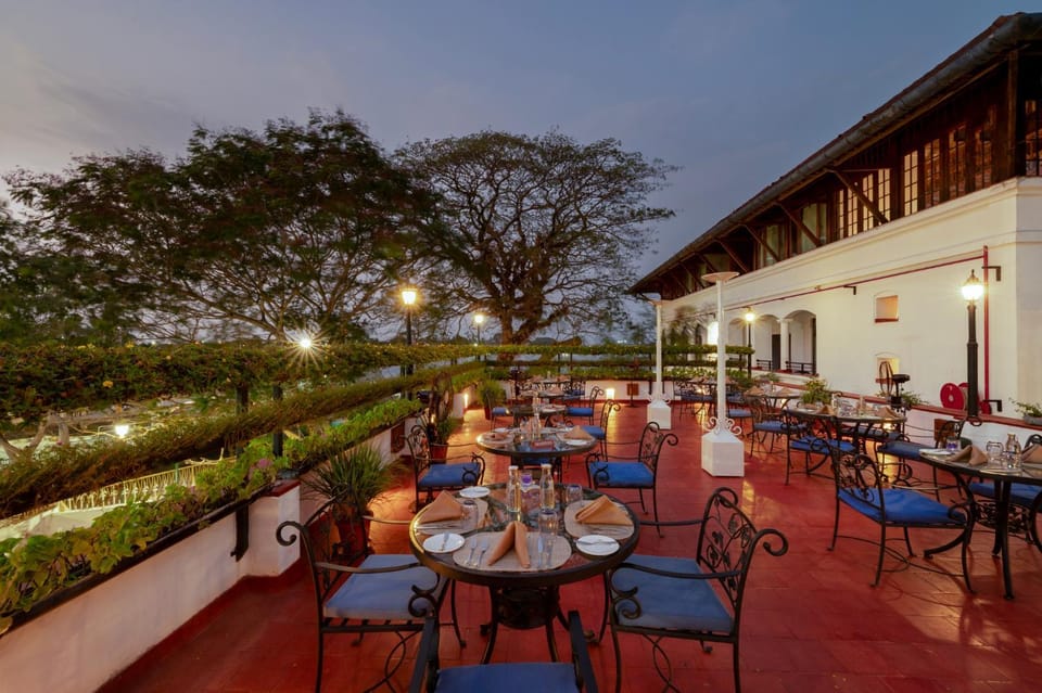 Restaurant/places to eat, Seating area