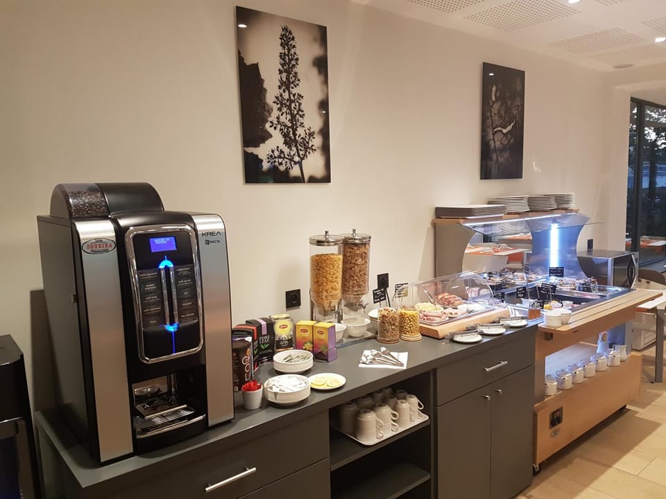 Food and drinks, Continental breakfast