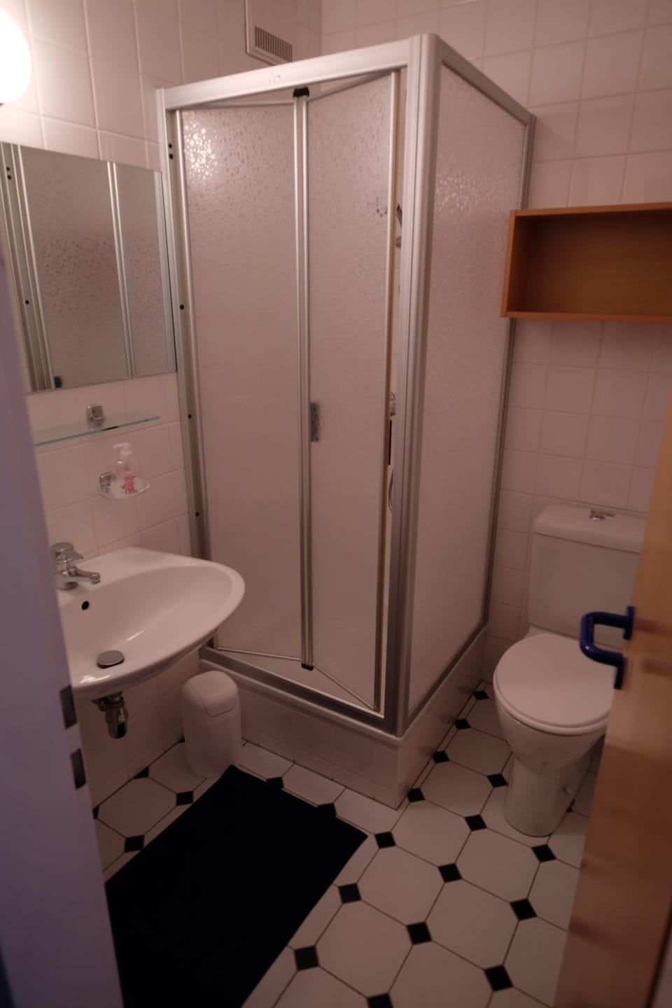 Bathroom, Decorative detail