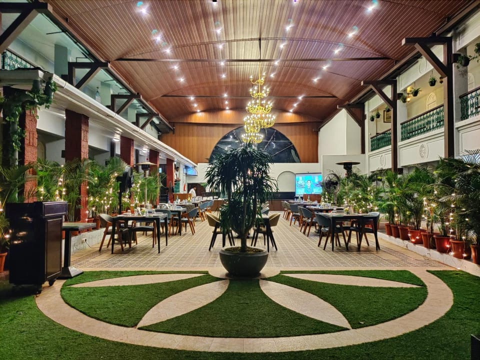 Restaurant/places to eat, Restaurant/places to eat
