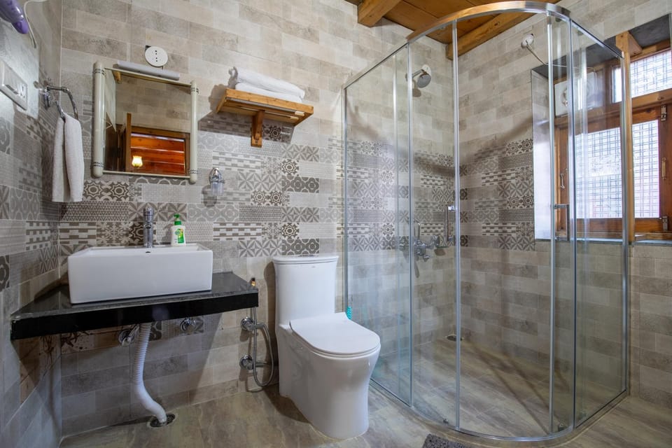 Bathroom, towels