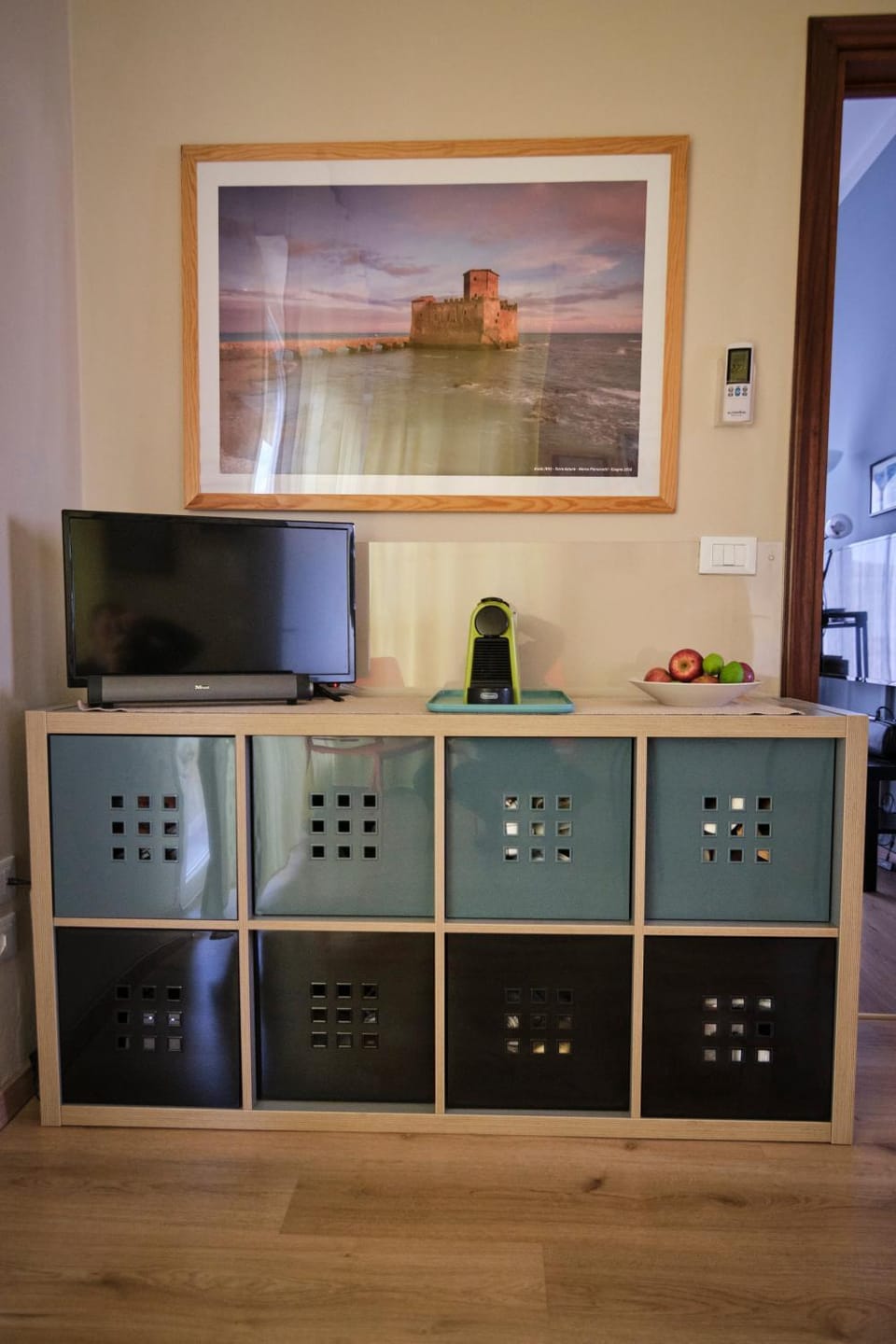 Coffee/tea facilities, Living room, Seating area, Dining area