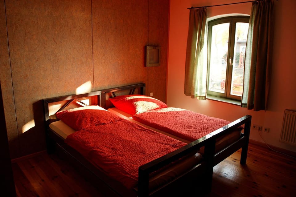 Bed, Photo of the whole room, Decorative detail, Decorative detail, Bedroom, River view