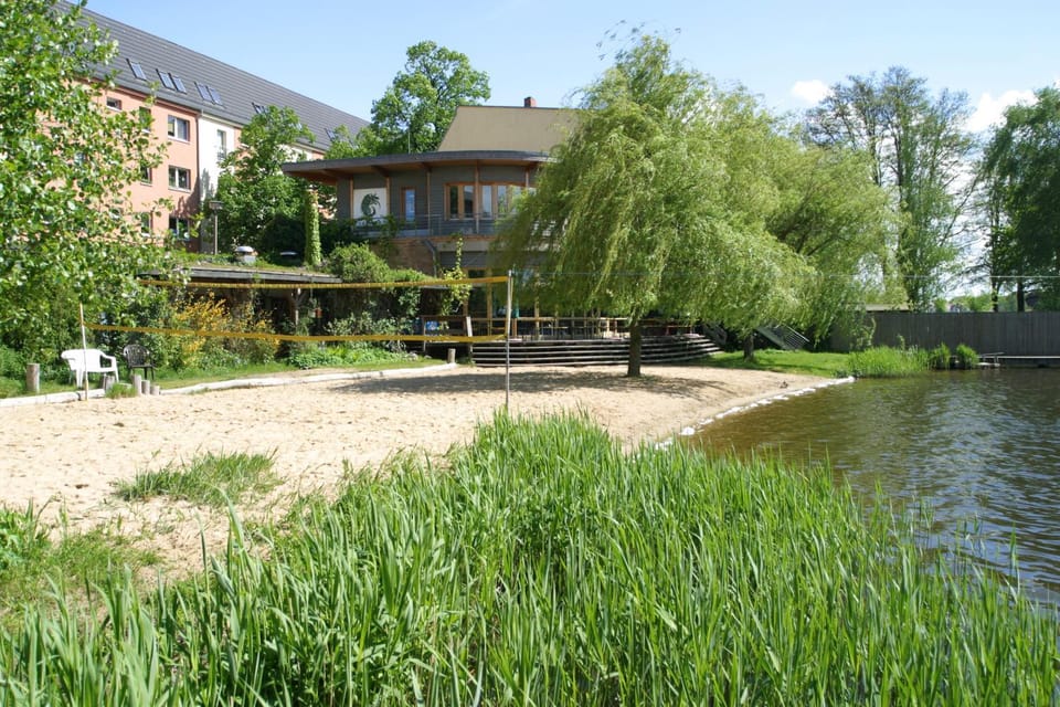 Restaurant/places to eat, Beach, On site