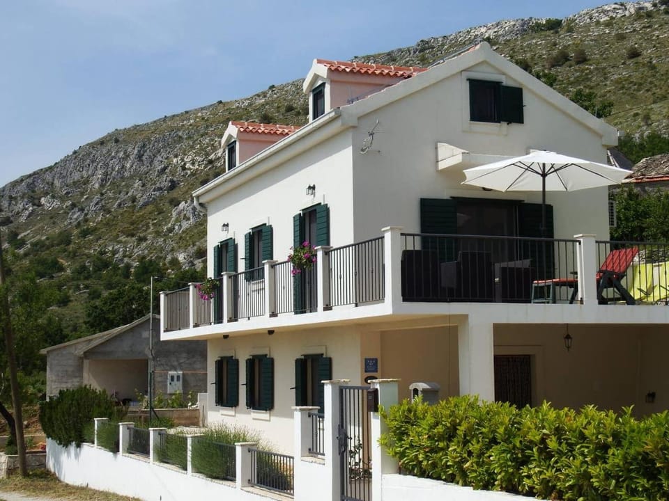 Property building, Balcony/Terrace