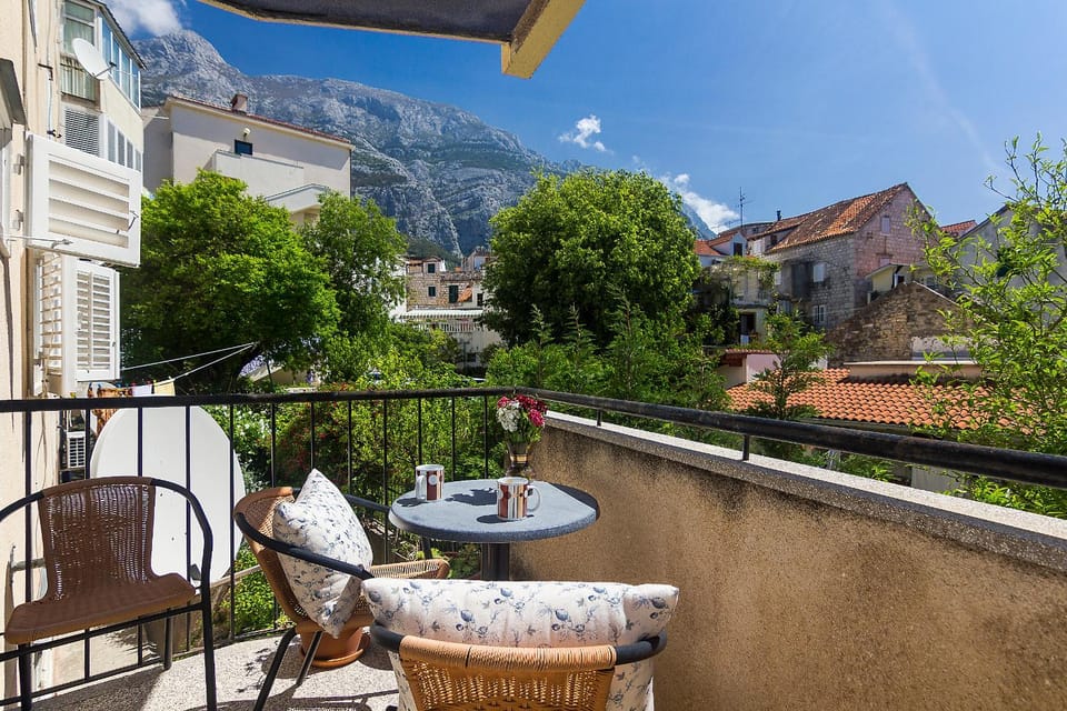 Balcony/Terrace, Mountain view