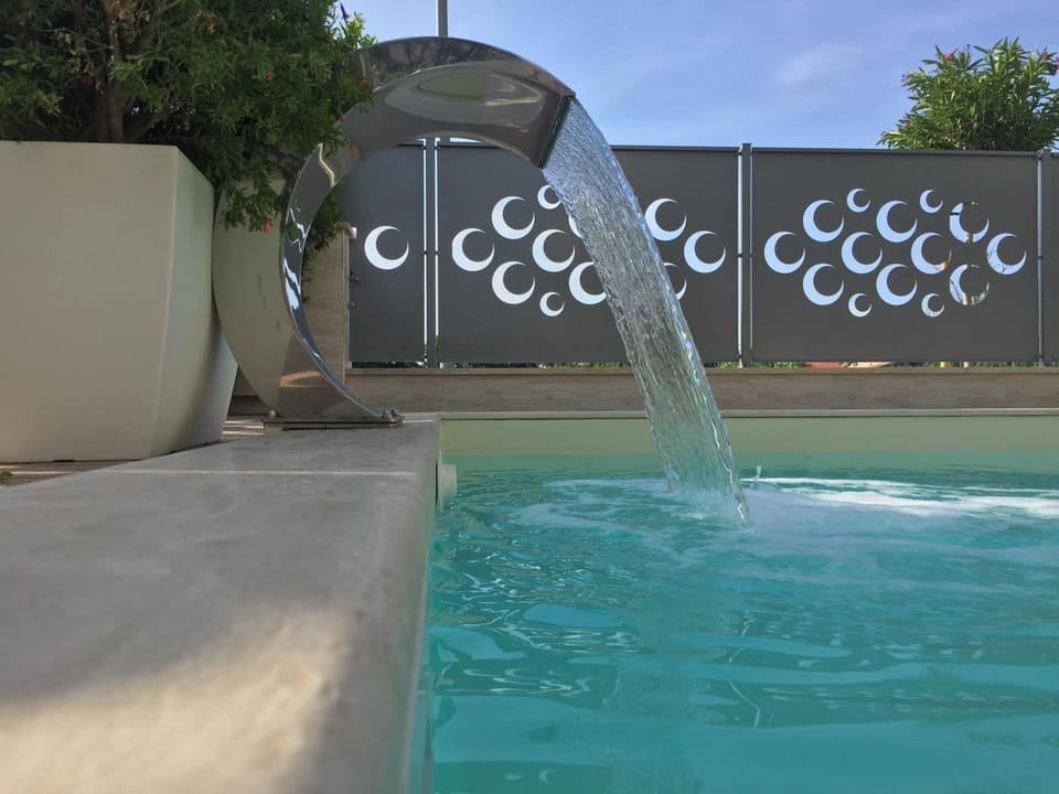 Swimming pool, Swimming pool