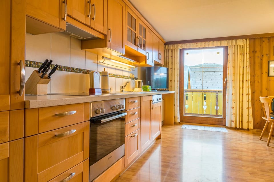 Kitchen or kitchenette, Communal kitchen