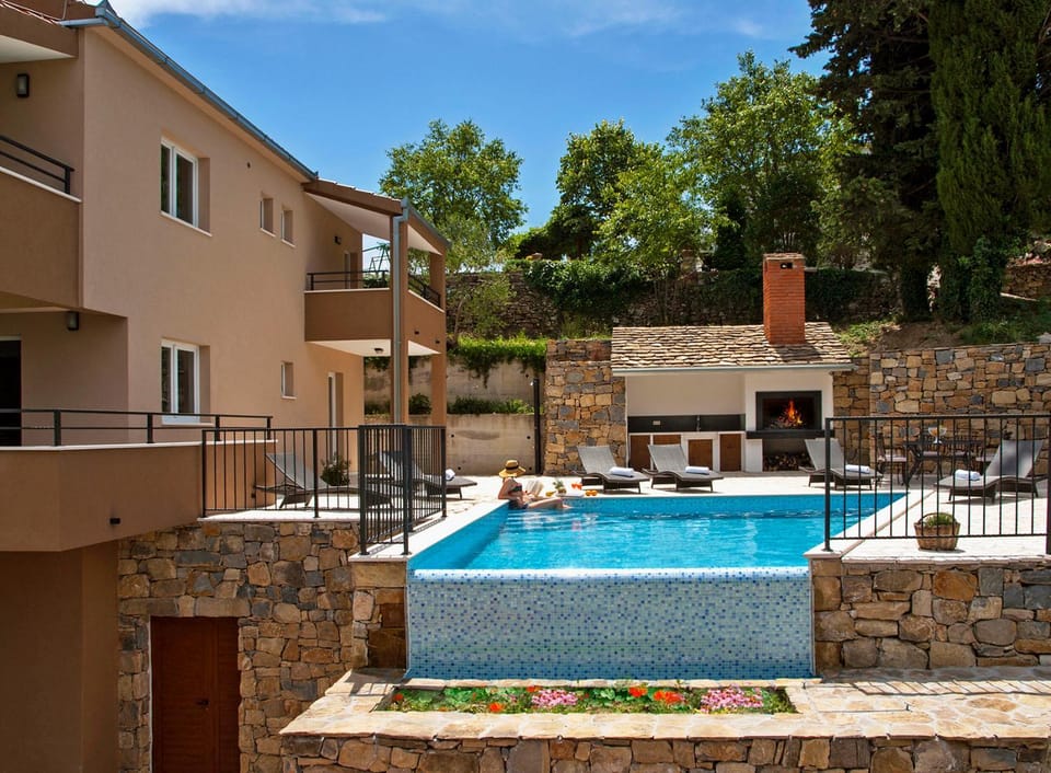 Property building, Swimming pool, Swimming pool