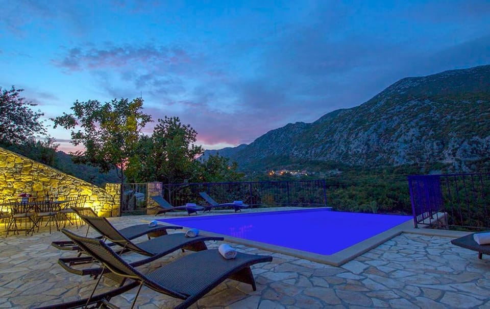 Patio, Mountain view, Swimming pool, Swimming pool