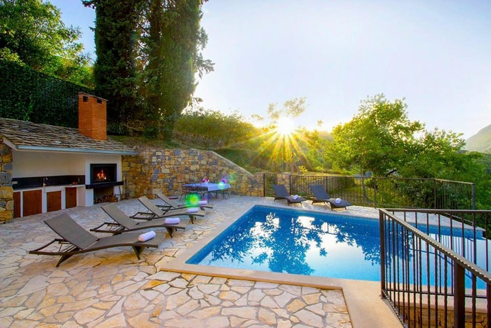 Balcony/Terrace, Pool view, Swimming pool, Swimming pool, Sunrise