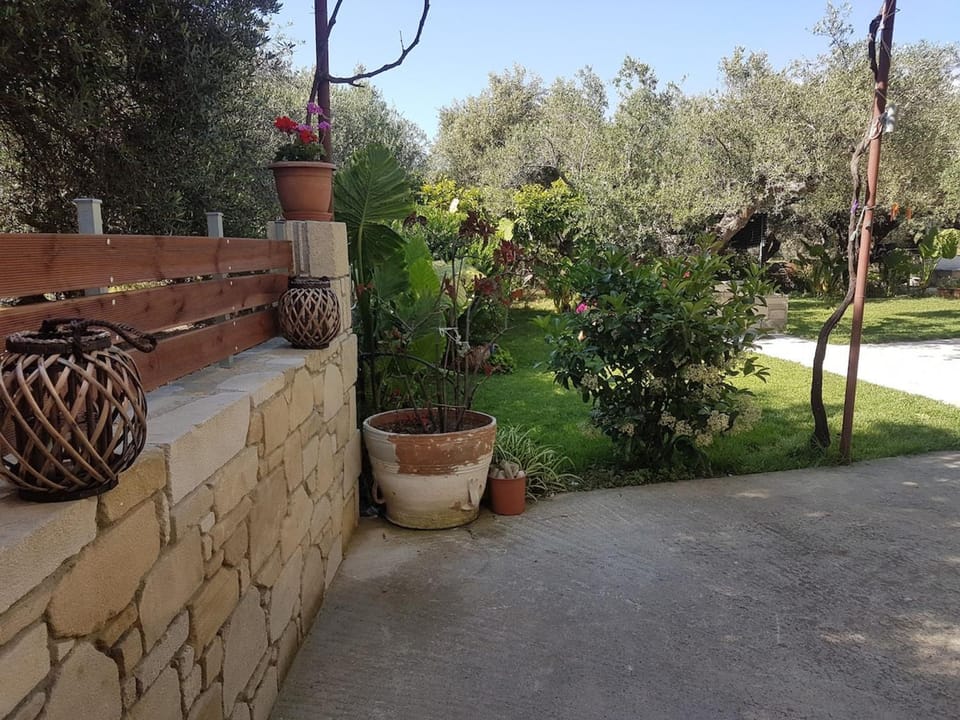Elia Guesthouse - Kissamos House in Crete