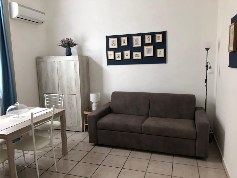 Living room, Photo of the whole room