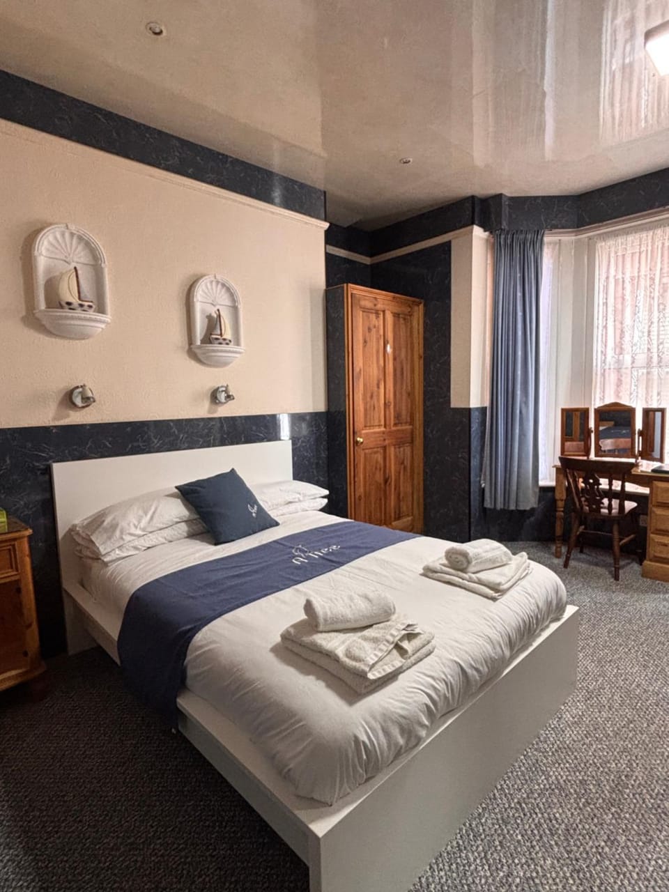 Bed, Photo of the whole room, Bedroom, towels, wardrobe