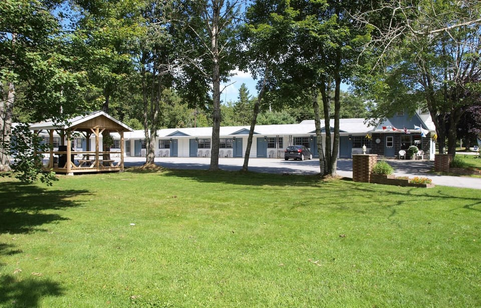 Facade/entrance, Summer, BBQ facilities