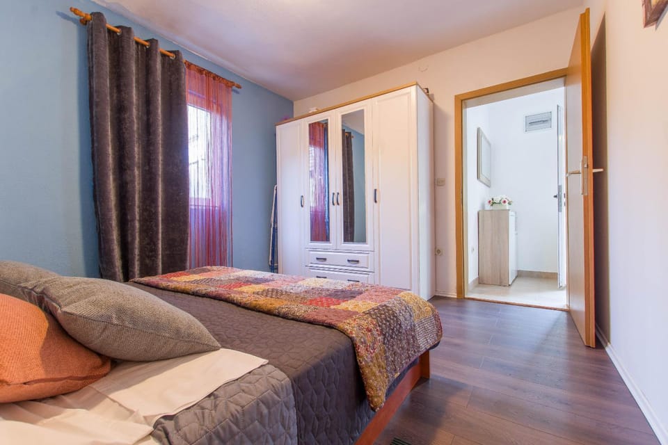 Bed, Photo of the whole room, Bedroom, wardrobe