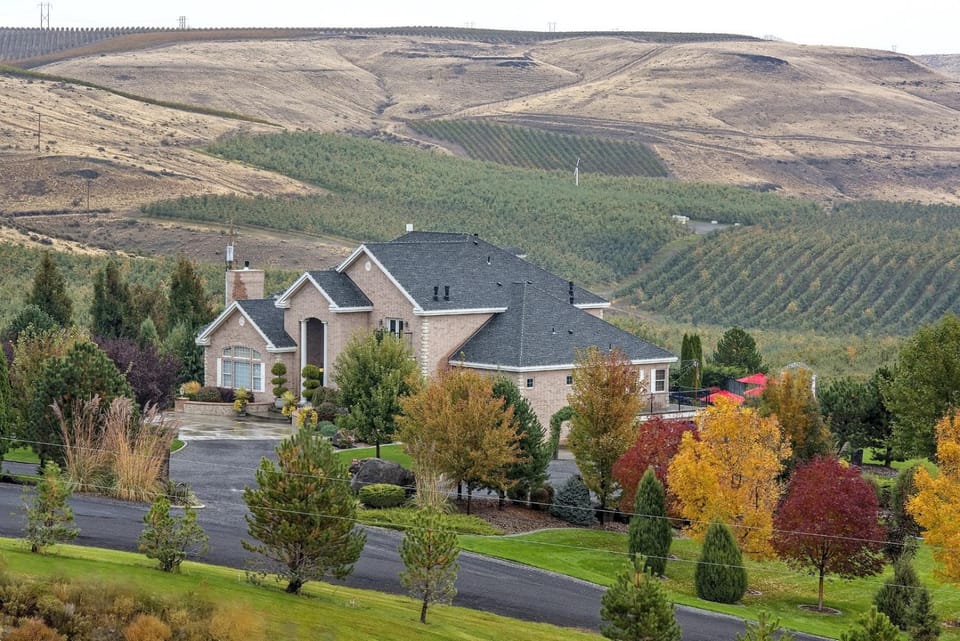 Cameo Heights Mansion and The Vine Fine Dining Restaurant Bed and Breakfast in Washington
