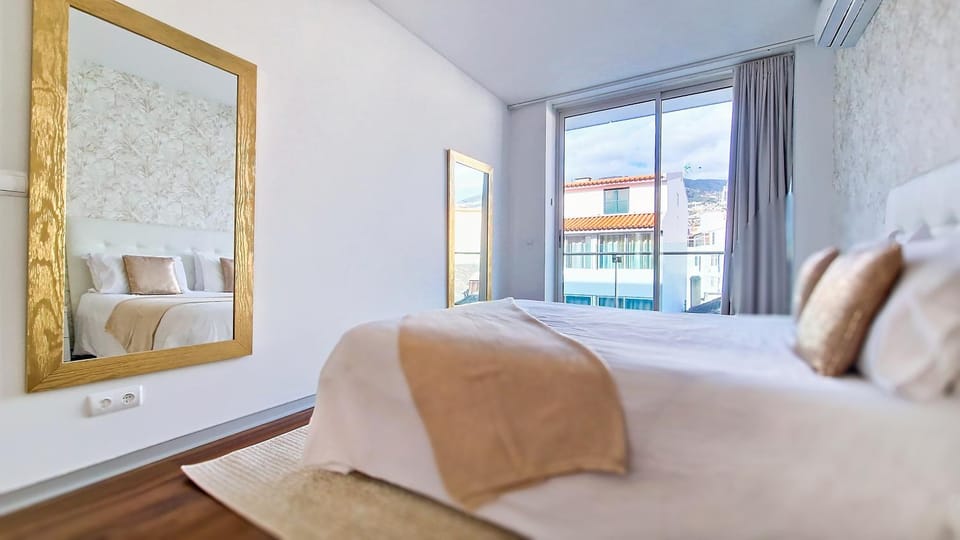 Upscales by LovelyStay - private parking Apartment in Funchal