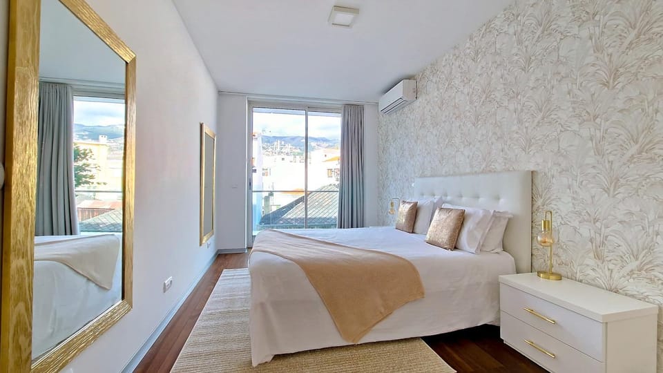 Upscales by LovelyStay - private parking Apartment in Funchal