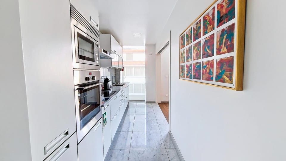 Upscales by LovelyStay - private parking Apartment in Funchal