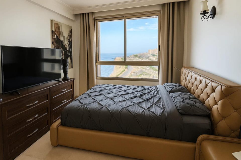Bed, TV and multimedia, Bedroom, Sunset