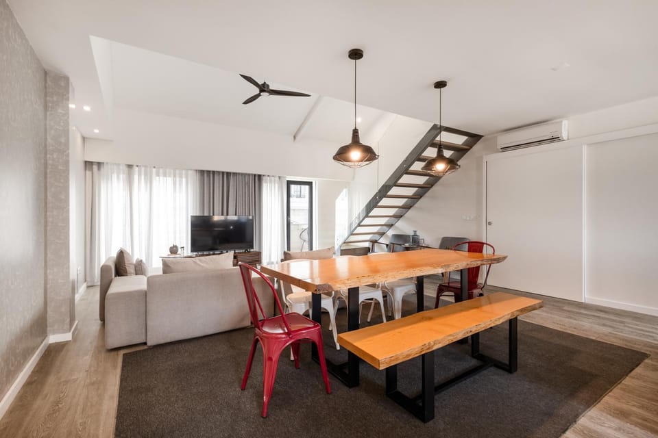 TV and multimedia, Living room, Seating area, Dining area