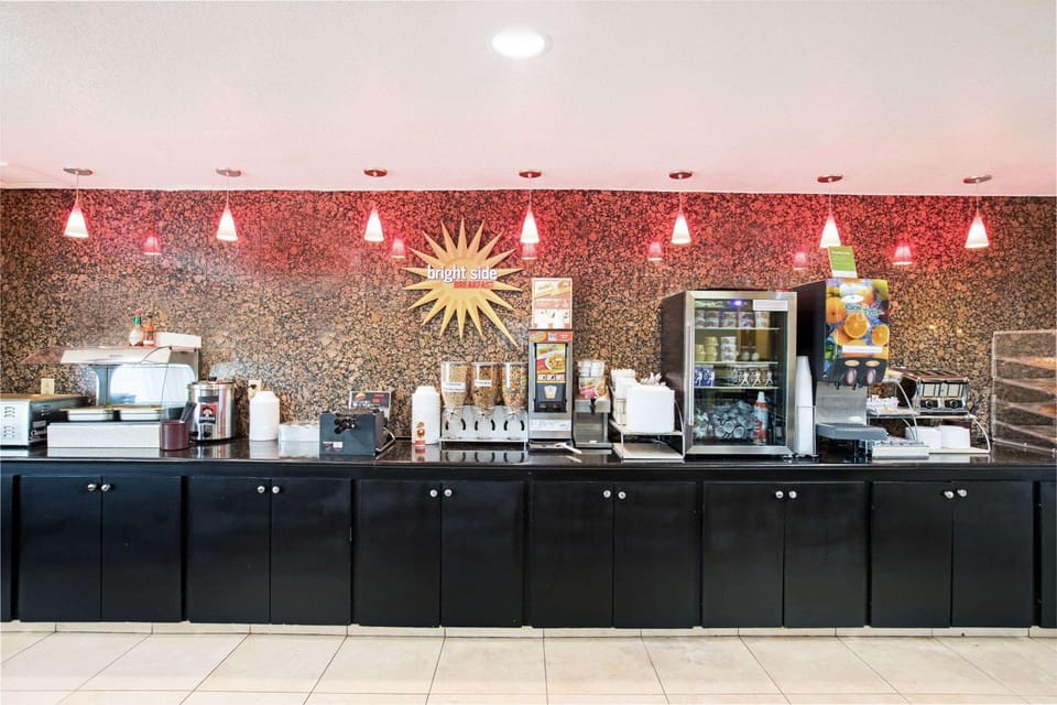 Restaurant/places to eat, Dining area, On site, Breakfast