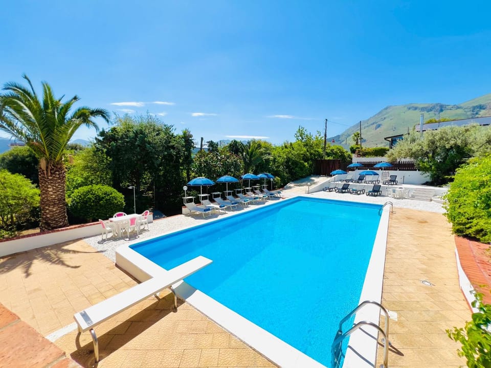 Day, Mountain view, Pool view, Swimming pool, sunbed