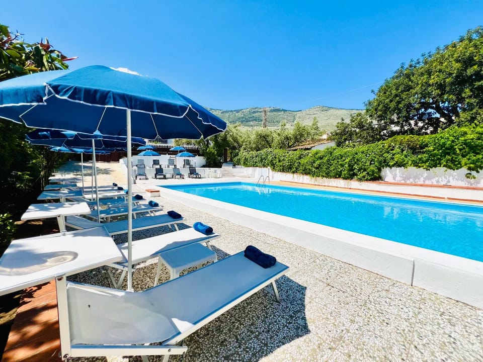 Day, Natural landscape, Mountain view, Pool view, Swimming pool, sunbed