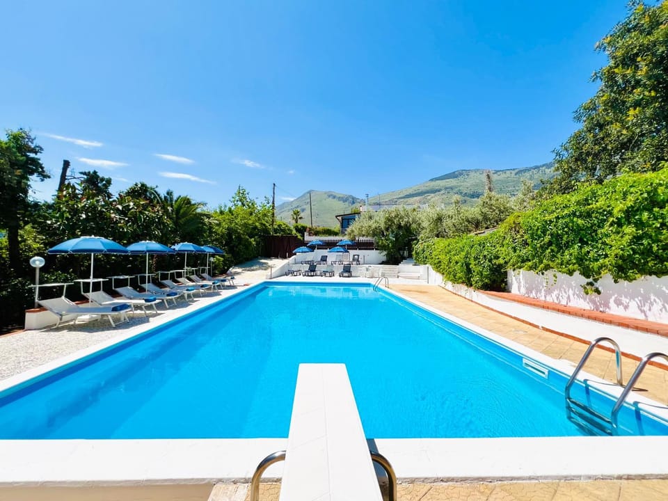 Day, Mountain view, Pool view, Swimming pool, sunbed