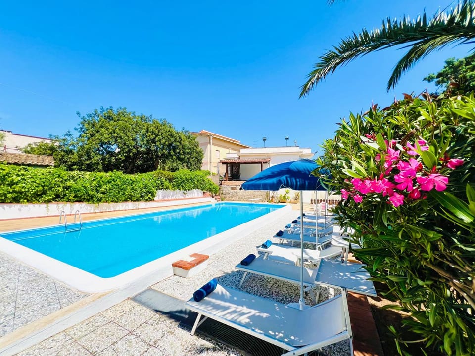 Day, Garden, Pool view, Swimming pool, sunbed