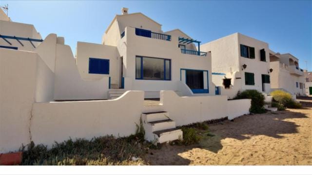 Playa de Caleta de Famara House in Isla de Lanzarote