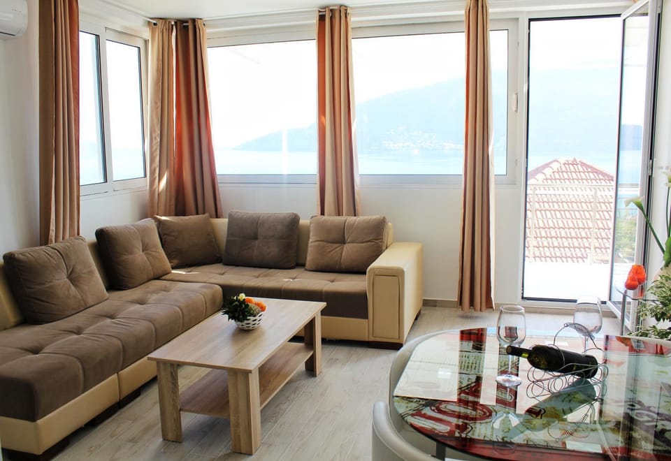 Living room, Sea view