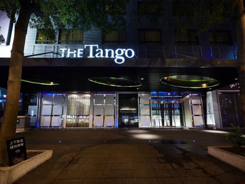 Property building, Facade/entrance, Night